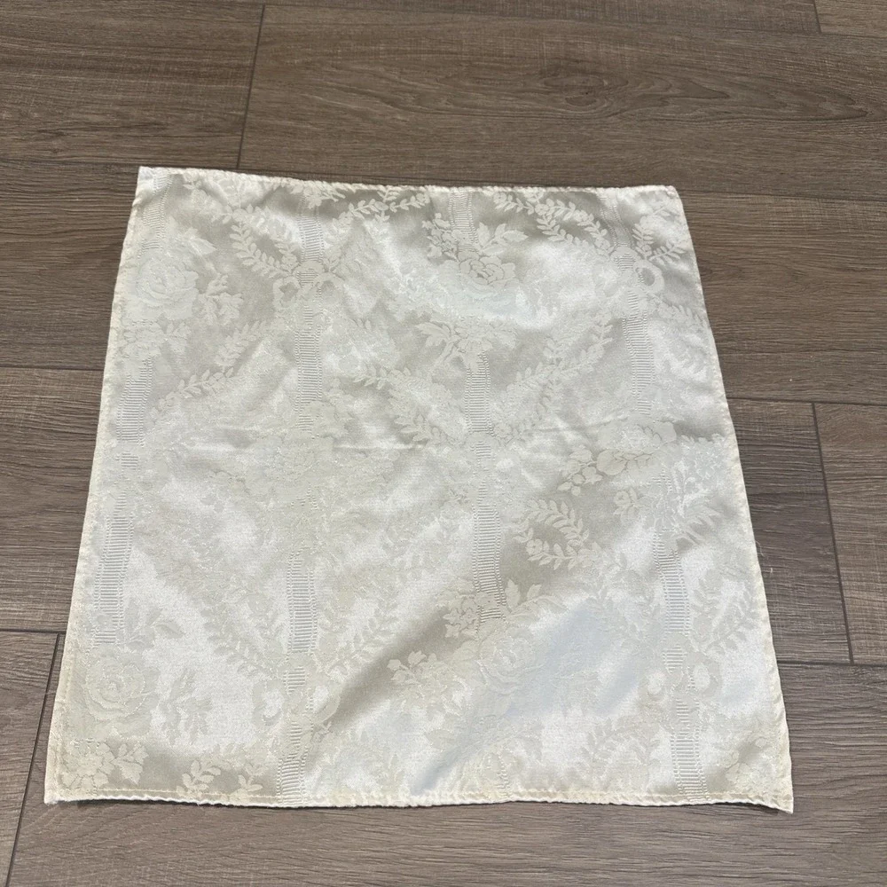 Waterford Luxury Round Tablecloth (84